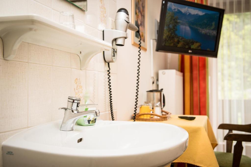 Gaestehaus Haffner Zell am See Room photo